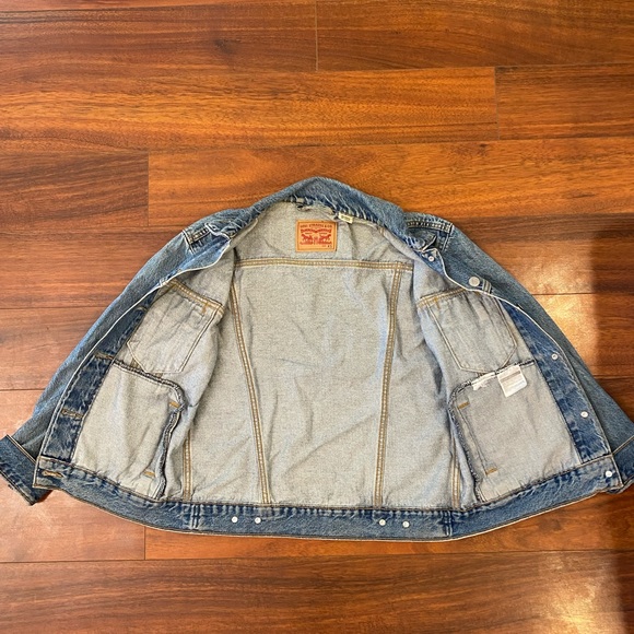 Vintage Levi’s Jean Jacket - Picture 9 of 10